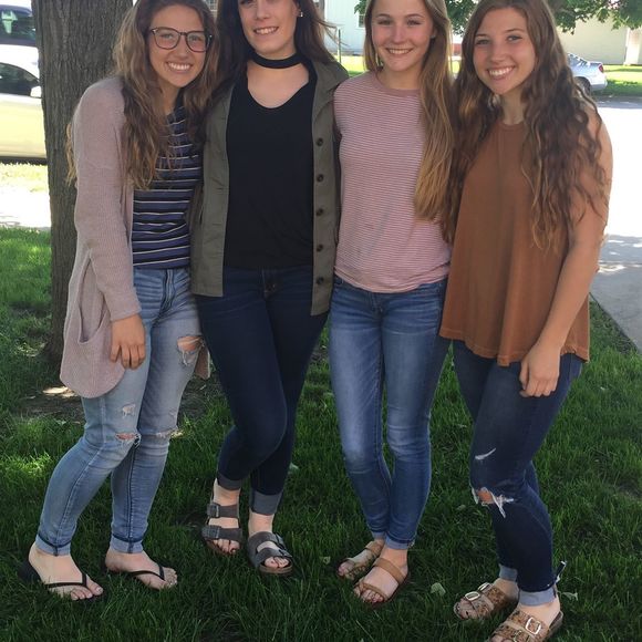 Meet your Posher, Nicole - Picture 1 of 1